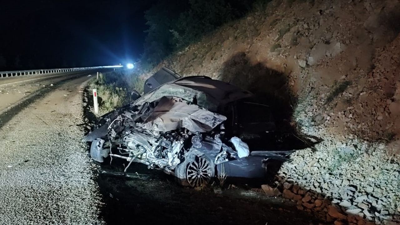 Konya'da Otomobil ve Yolcu Otobüsü Çarpıştı: 1 Ölü, 8 Yaralı