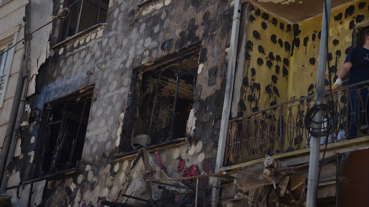 Konya'da Yangın: 4 Kişi Hastaneye Kaldırıldı