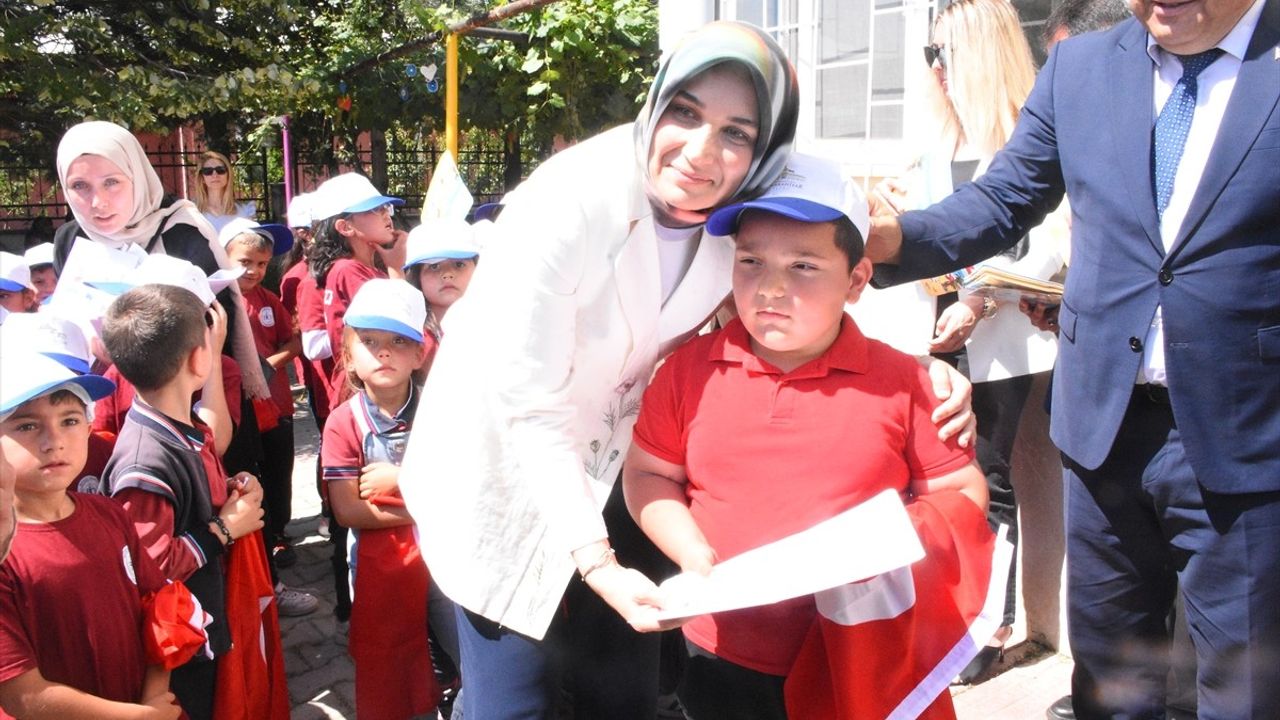 Konya ve Çevresinde Karneler Dağıtıldı