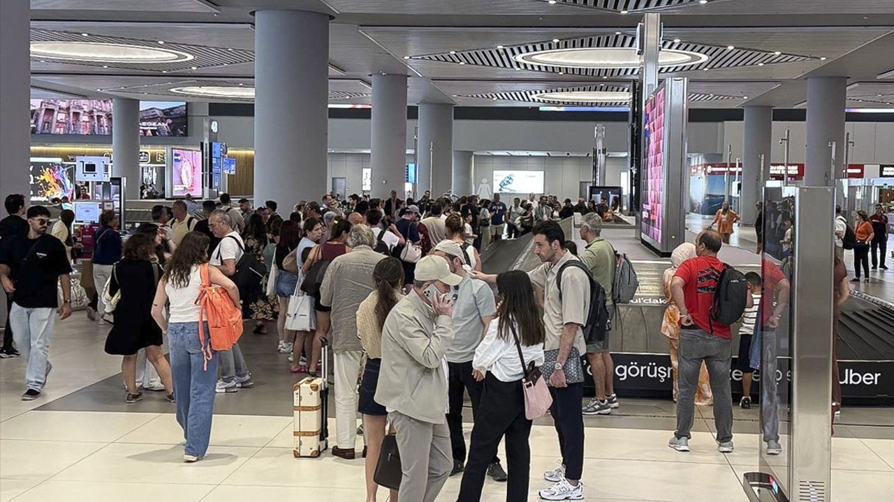 Kurban Bayramı Dönüşünde Havalimanlarında Yoğunluk