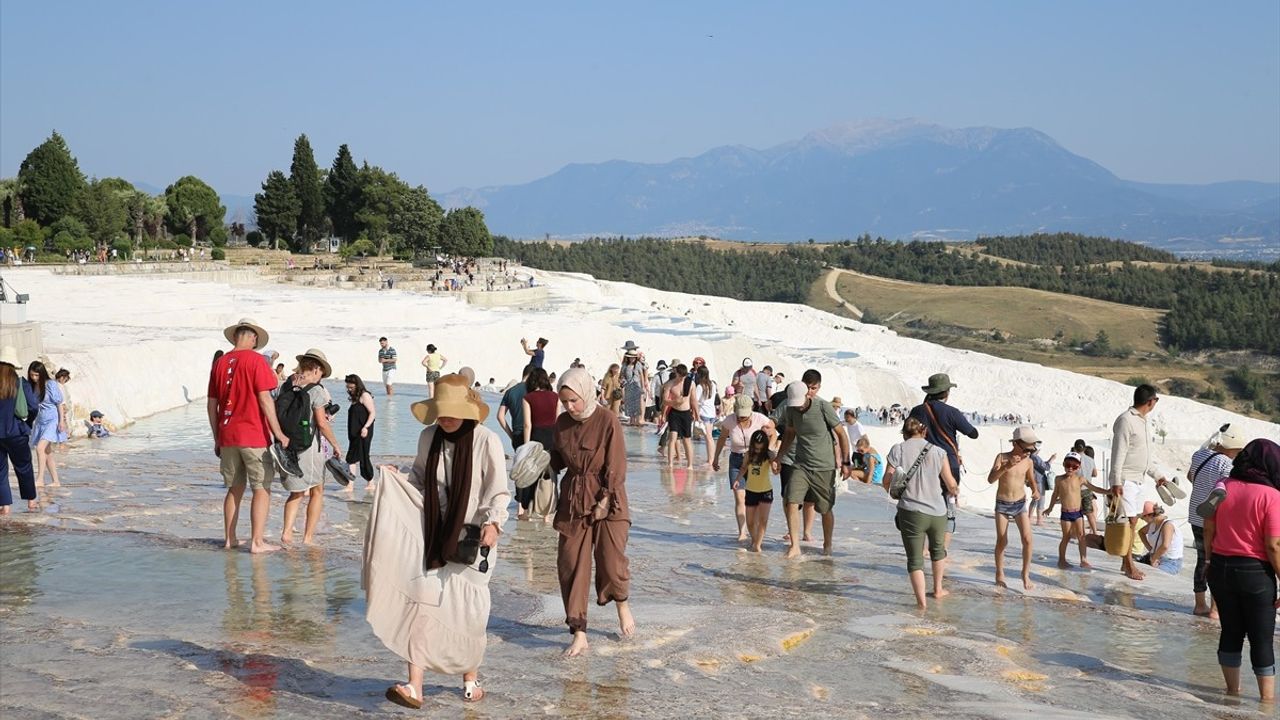 Kurban Bayramı'nda Pamukkale'yi 53 Binden Fazla Turist Ziyaret Etti