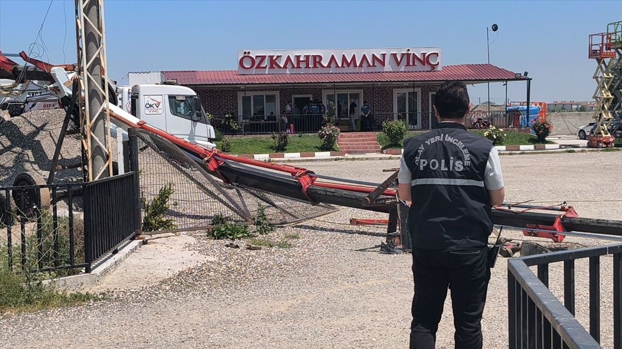 Kütahya'da Devrilen Vinçten İki Yaralı