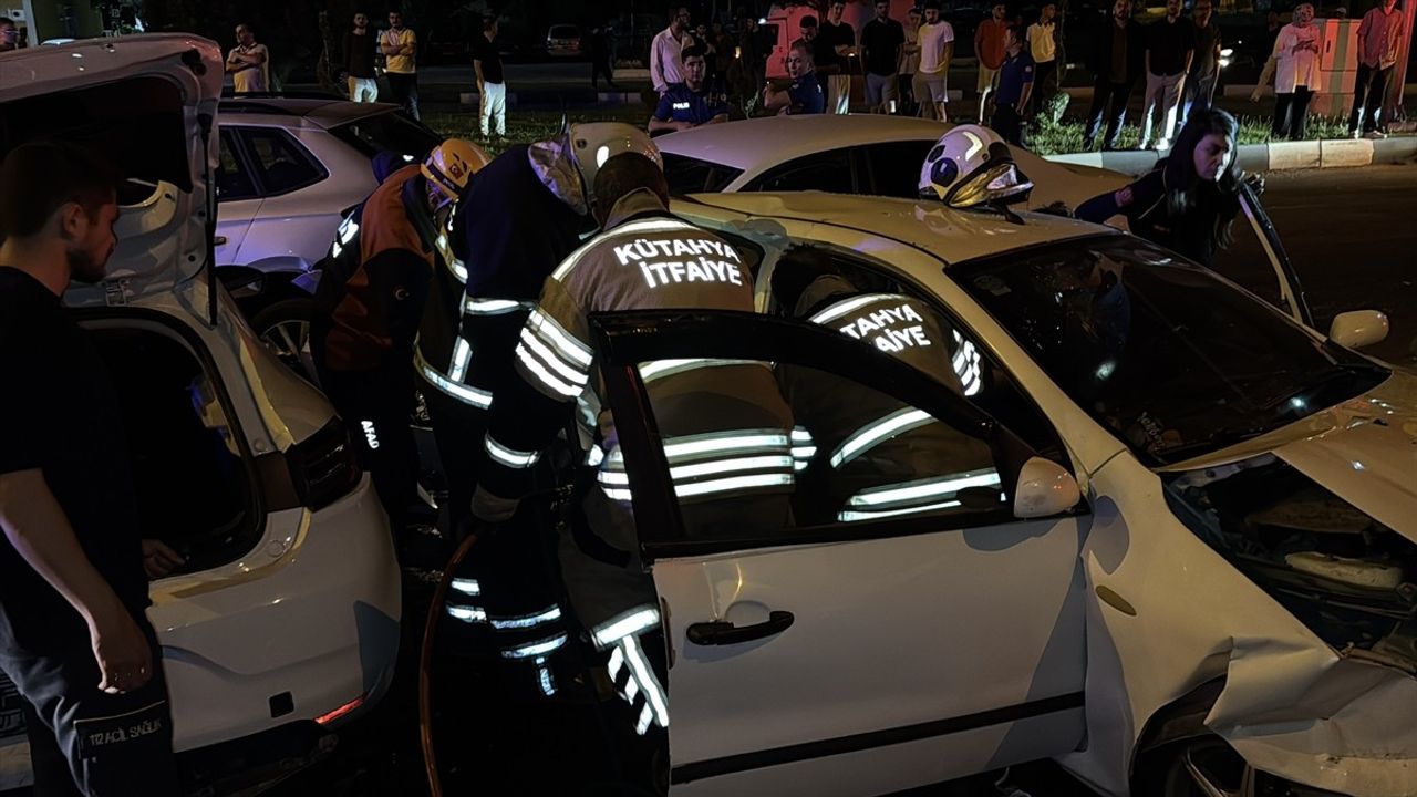 Kütahya'da Zincirleme Trafik Kazası: 4 Yaralı