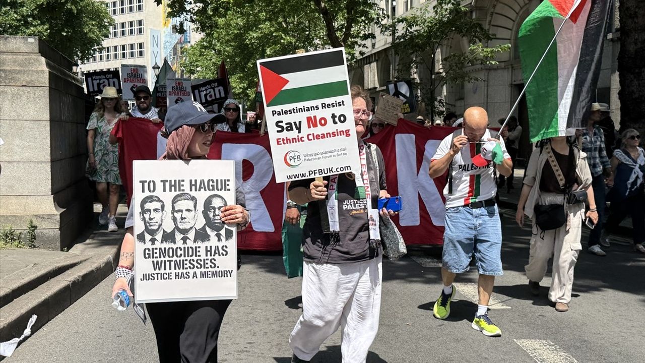 Londra'da Filistin'e Destek Yürüyüşü
