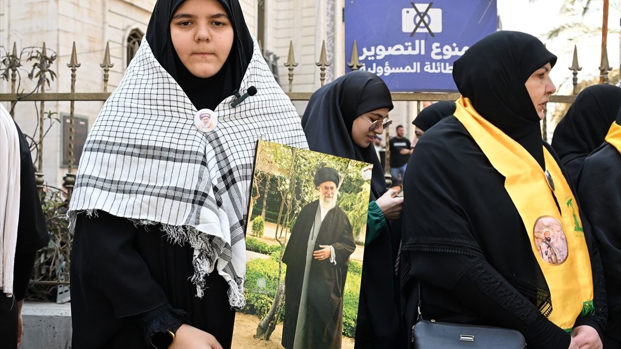 Lübnan'da Hizbullah Destekçileri İran İçin Gösteri Düzenledi