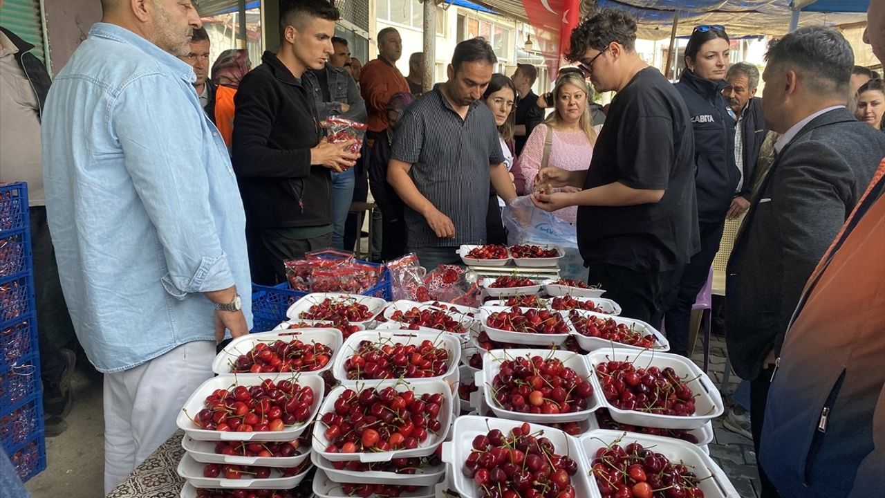 Manisa'da Kiraz Yeme Yarışmasının Şampiyonu Belli Oldu