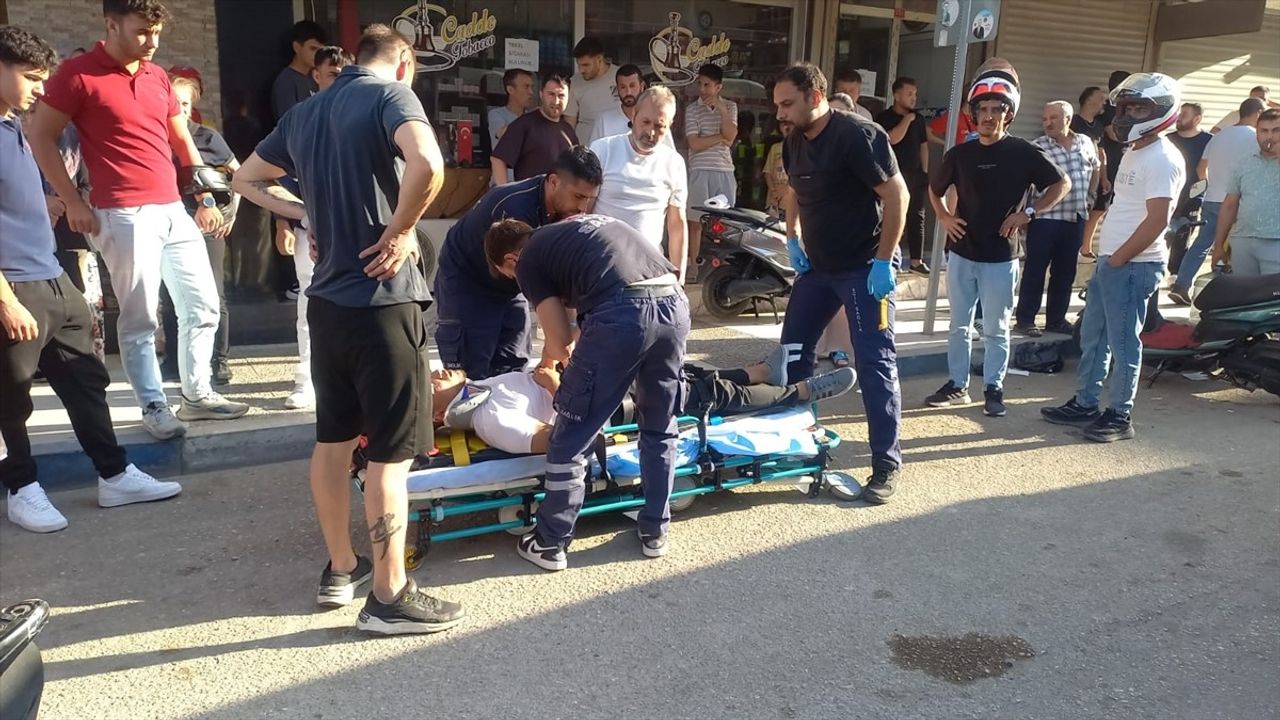 Manisa'da Otomobil, Yere Düşen Motosikletliyi Sürükledi