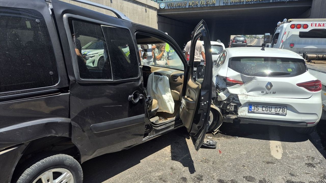 Manisa'da Zincirleme Trafik Kazası