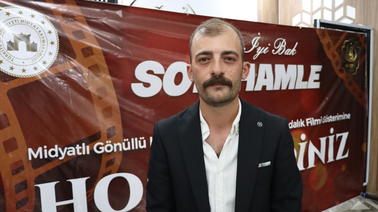 Mardin'de Gönüllü Gençlerin 'Ailene İyi Bak: Son Hamle' Filmi Sanal Kumarı Ele Alıyor