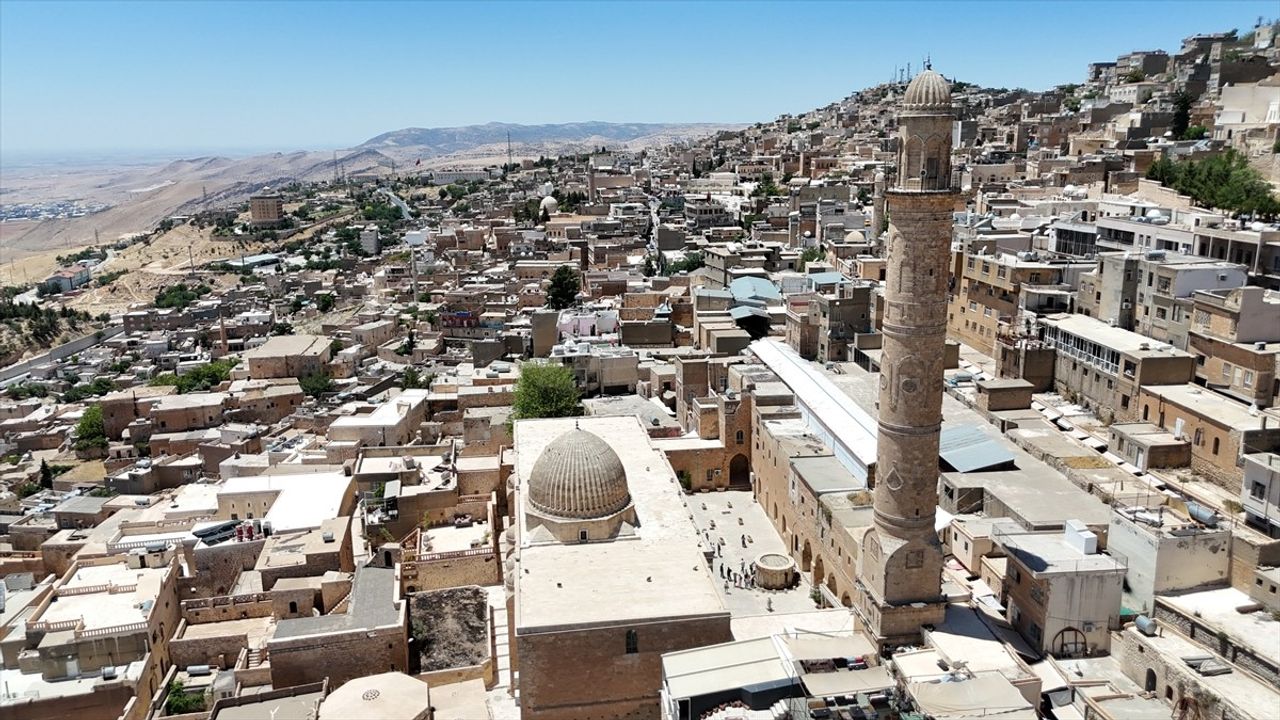 Mardin'de Tarihi Dokunun Korunması İçin Yıkım Çalışmaları Devam Ediyor