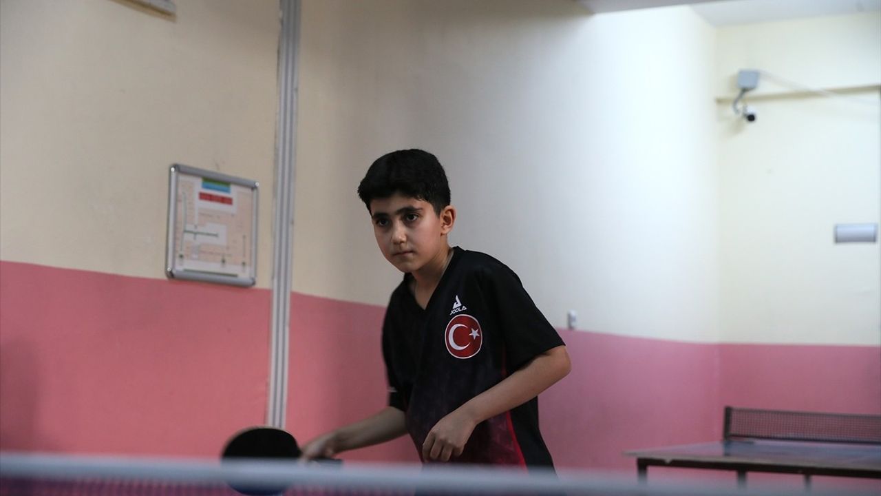 Masa Tenisi Yıldızı Muhammed Emre Kantik'in Şampiyonluk Yolculuğu