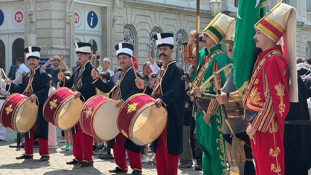 Mehteran Birliği Gösterileri Dolmabahçe'de Başladı