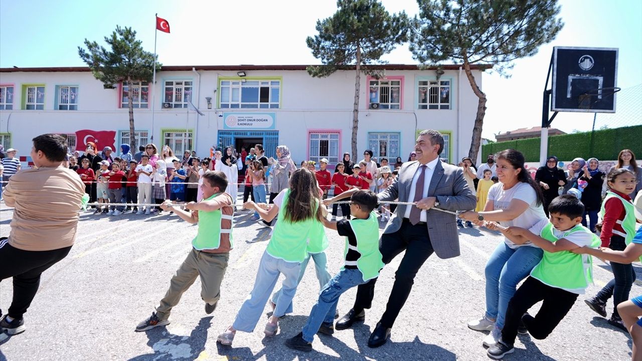 Milli Eğitim Bakanı Tekin, Dönem Sonu Faaliyet Haftası Etkinliğinde Öğrencilerle Buluştu