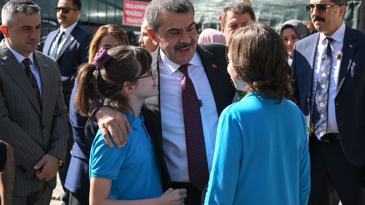 Milli Eğitim Bakanı Tekin, Dönem Sonu Faaliyet Haftası Etkinliğine Katıldı