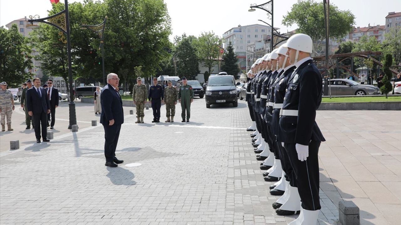 Milli Savunma Bakanı Güler Kütahya Valiliğini Ziyaret Etti
