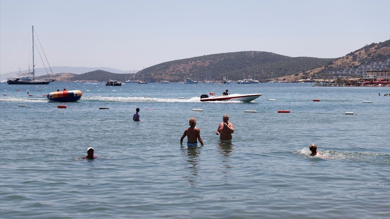 Muğla'da Sıcak Hava Dalgalanması Turistleri Buluşturdu