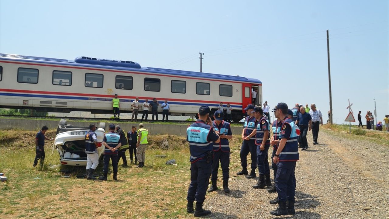 Muş'ta Hemzemin Geçitte Tren Kazası