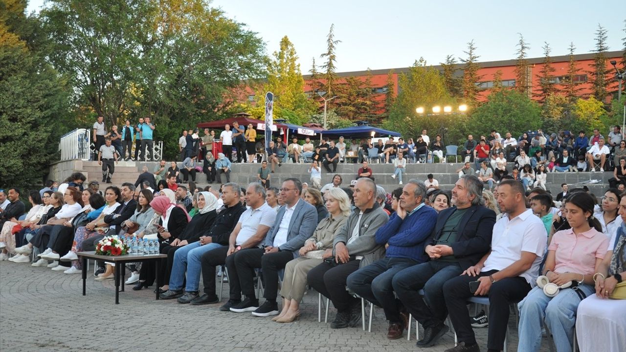 Neşet Ertaş Anadolu Üniversitesinde Anıldı