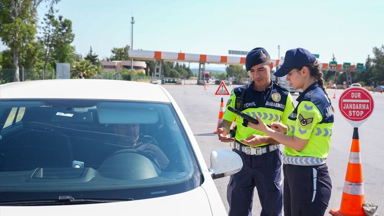 Otoyol Jandarması Bayramda Yolda