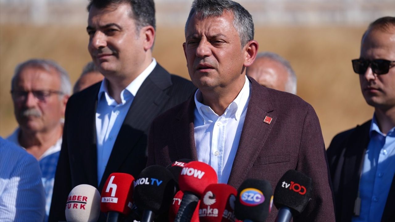Özgür Özel, Ekrem İmamoğlu’nu Ziyaret Etti: CHP'nin Süreç Odaklı Mücadelesi