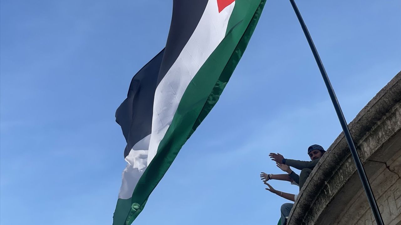 Paris'te Madleen Gönüllüleri İçin Gösteri Düzenlendi