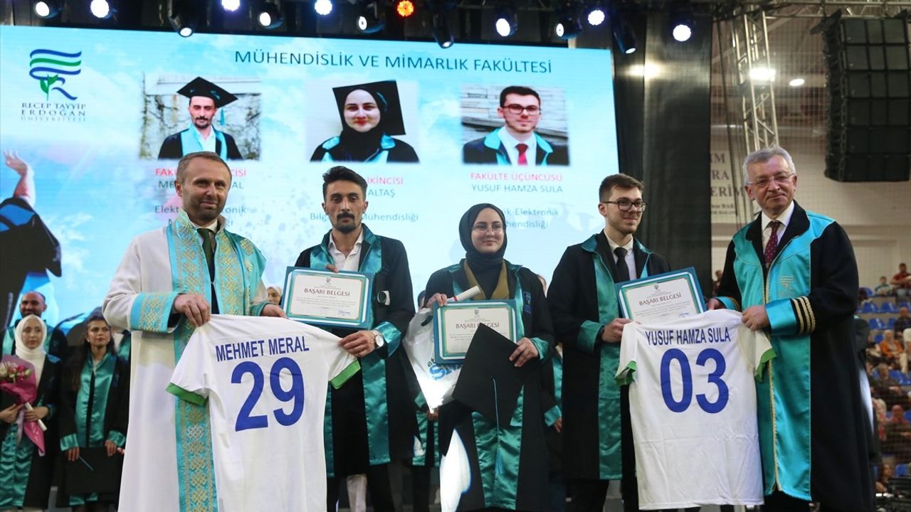 Recep Tayyip Erdoğan Üniversitesi Mezuniyet Töreni Gerçekleşti
