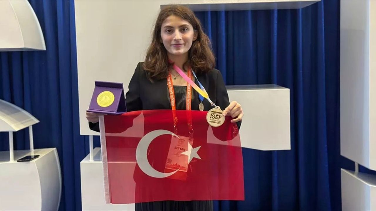 Reyyan Çifci, ABD'deki Bilim Yarışmasında Dünya Dördüncüsü Oldu