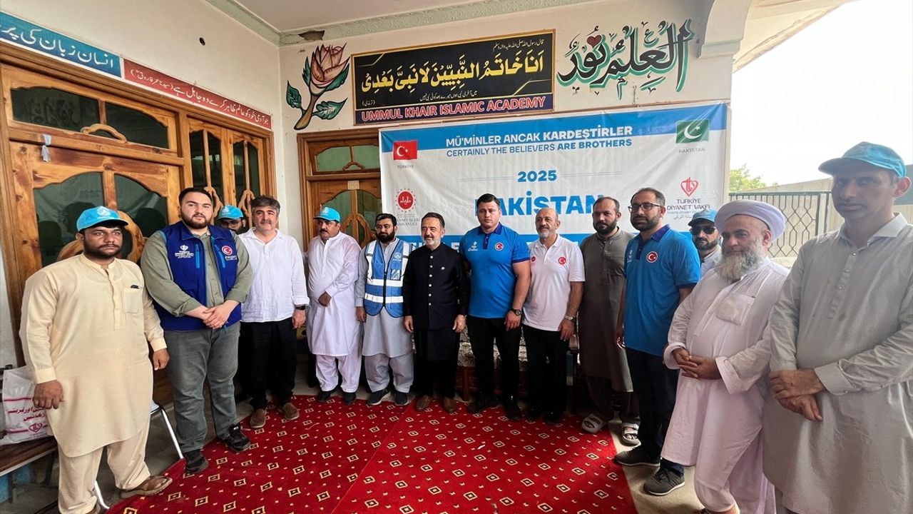Rıza Kayaalp, Pakistan'da Kurban Dağıtım Organizasyonuna Katıldı