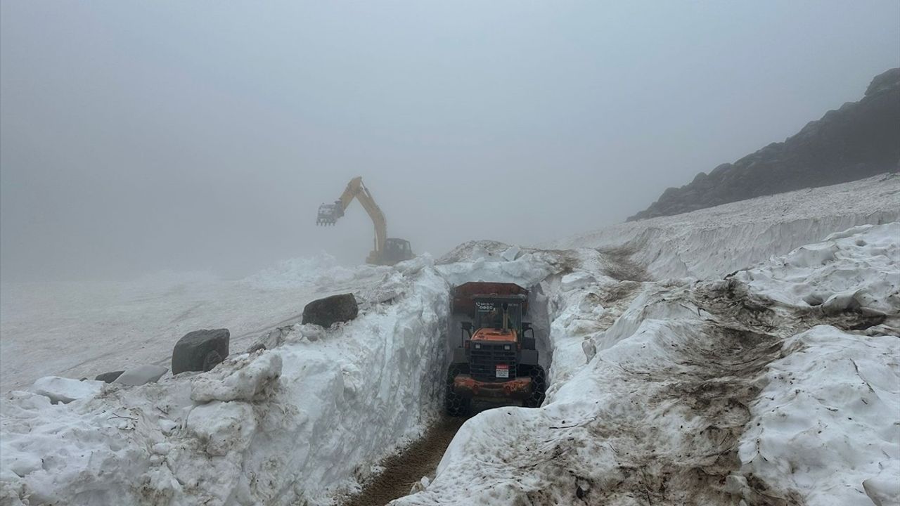 Rize'de Haziran Ayında Kar Mücadelesi