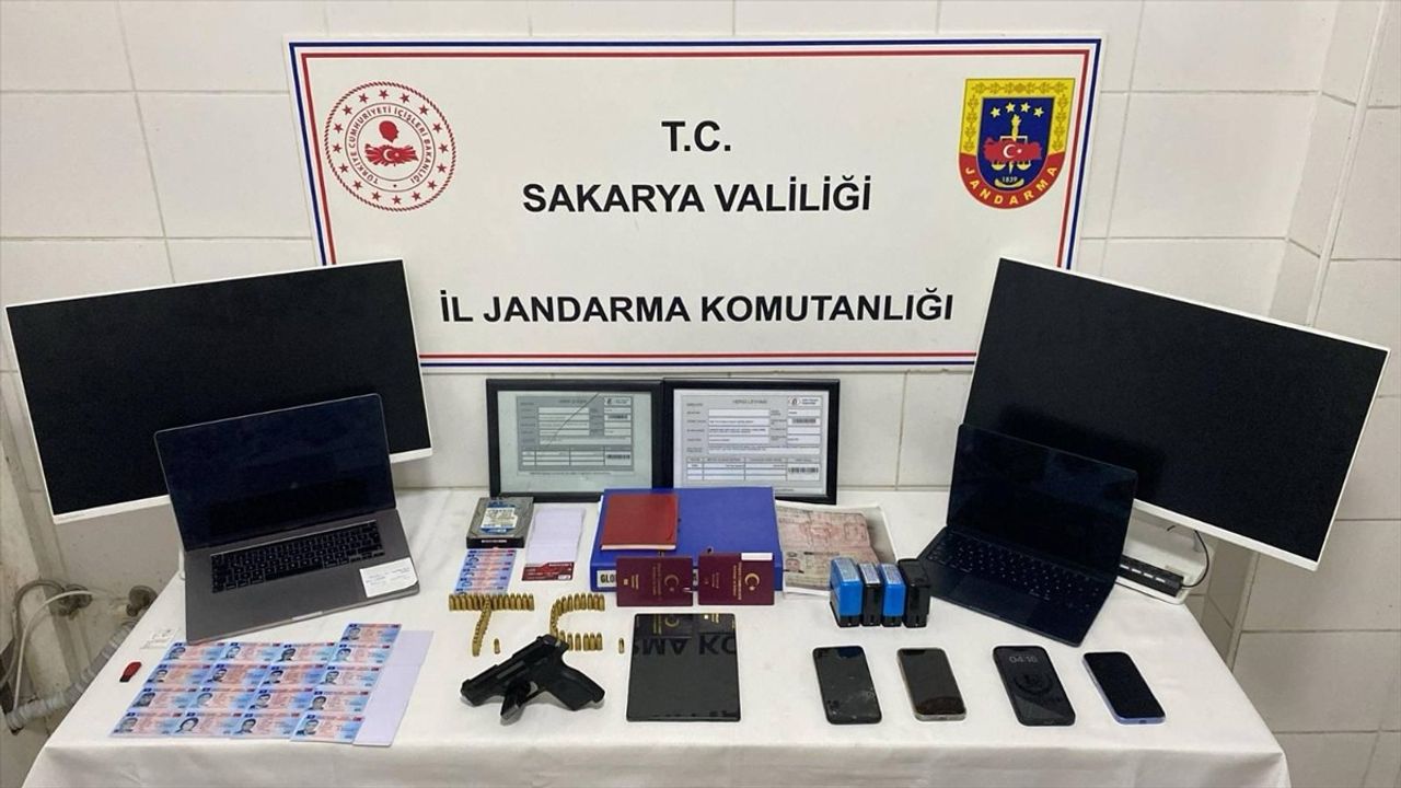 Sakarya'da Resmi Belgede Sahtecilik Operasyonu: İki Tutuklama