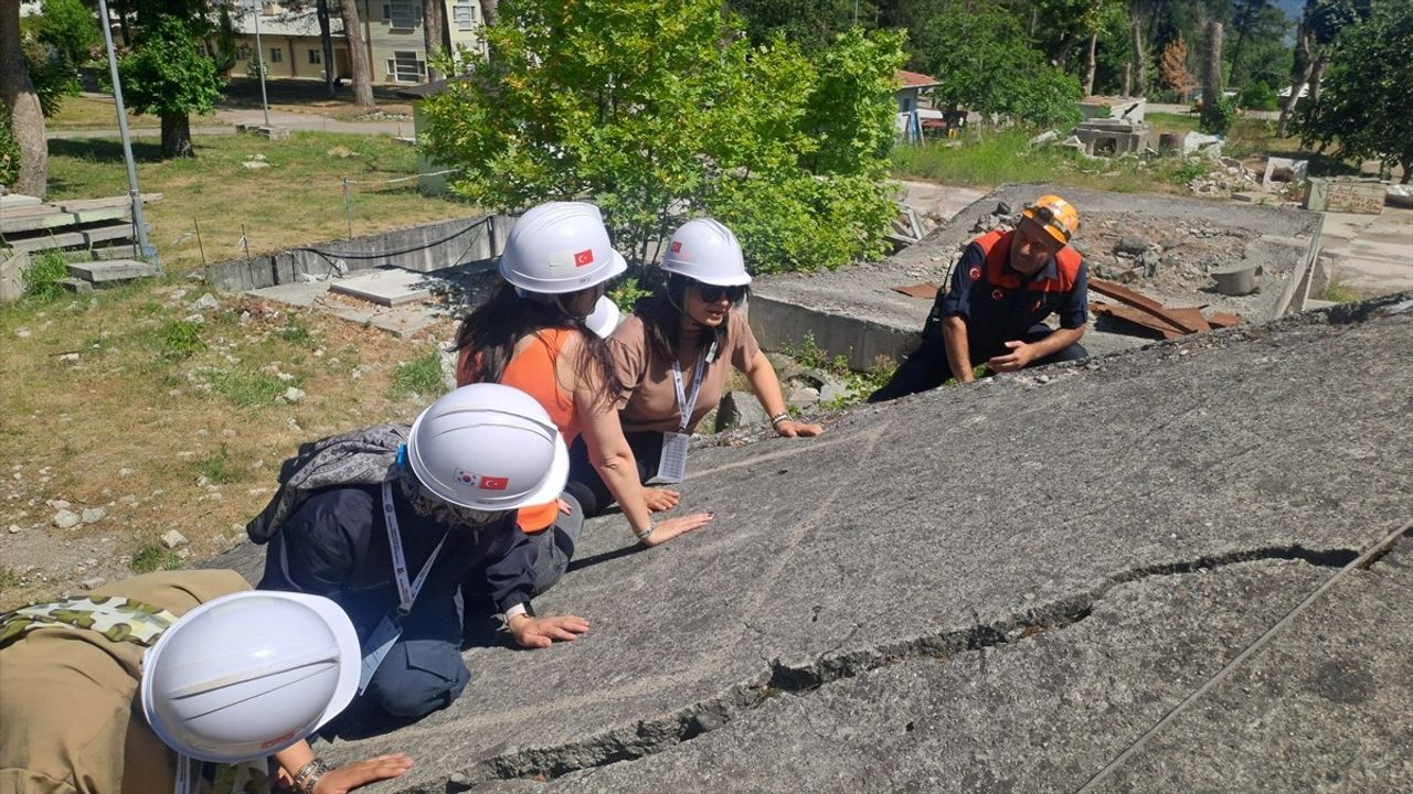 Sakarya'da Sınıf Öğretmenlerine Afet Bilinci Eğitimi