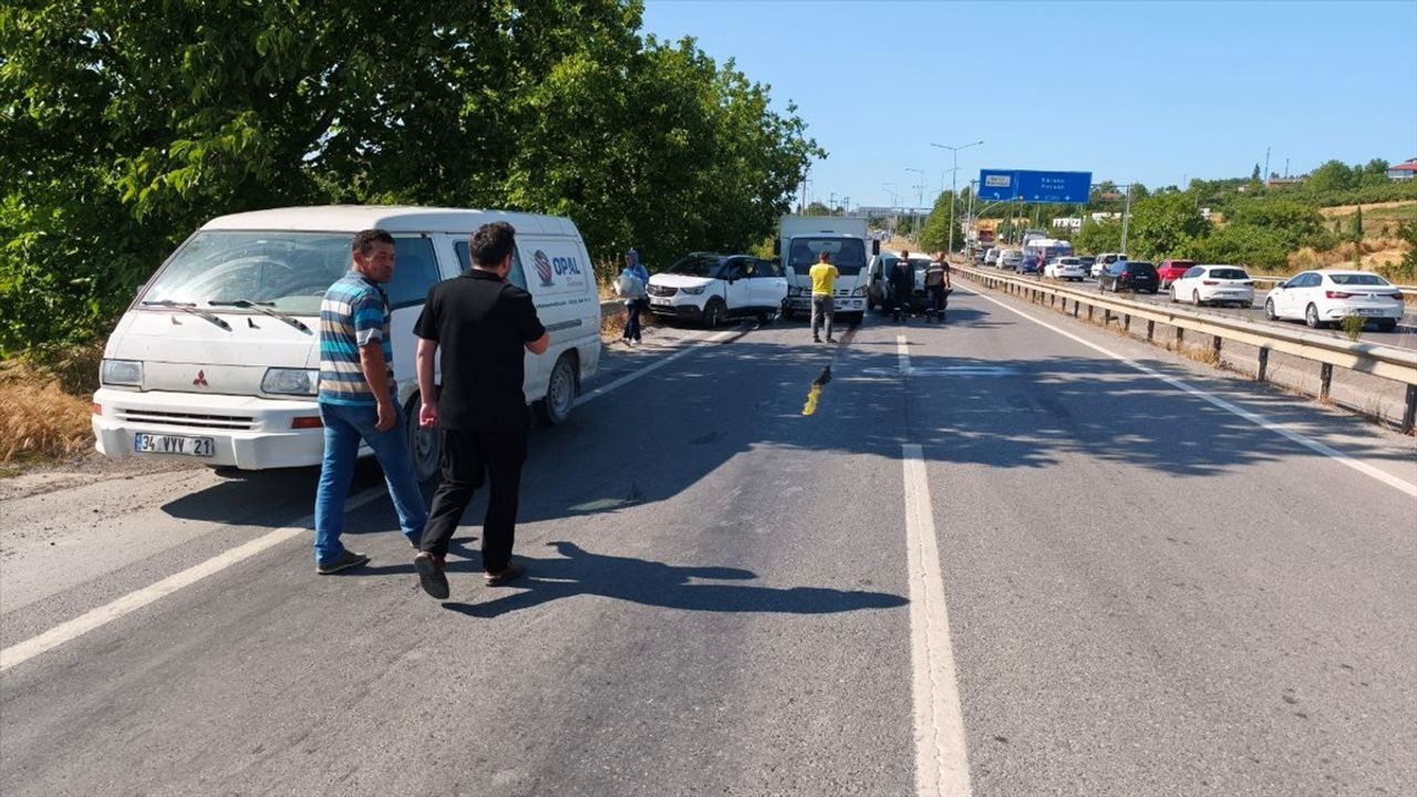 Sakarya'da Zincirleme Kaza: 3 Yaralı