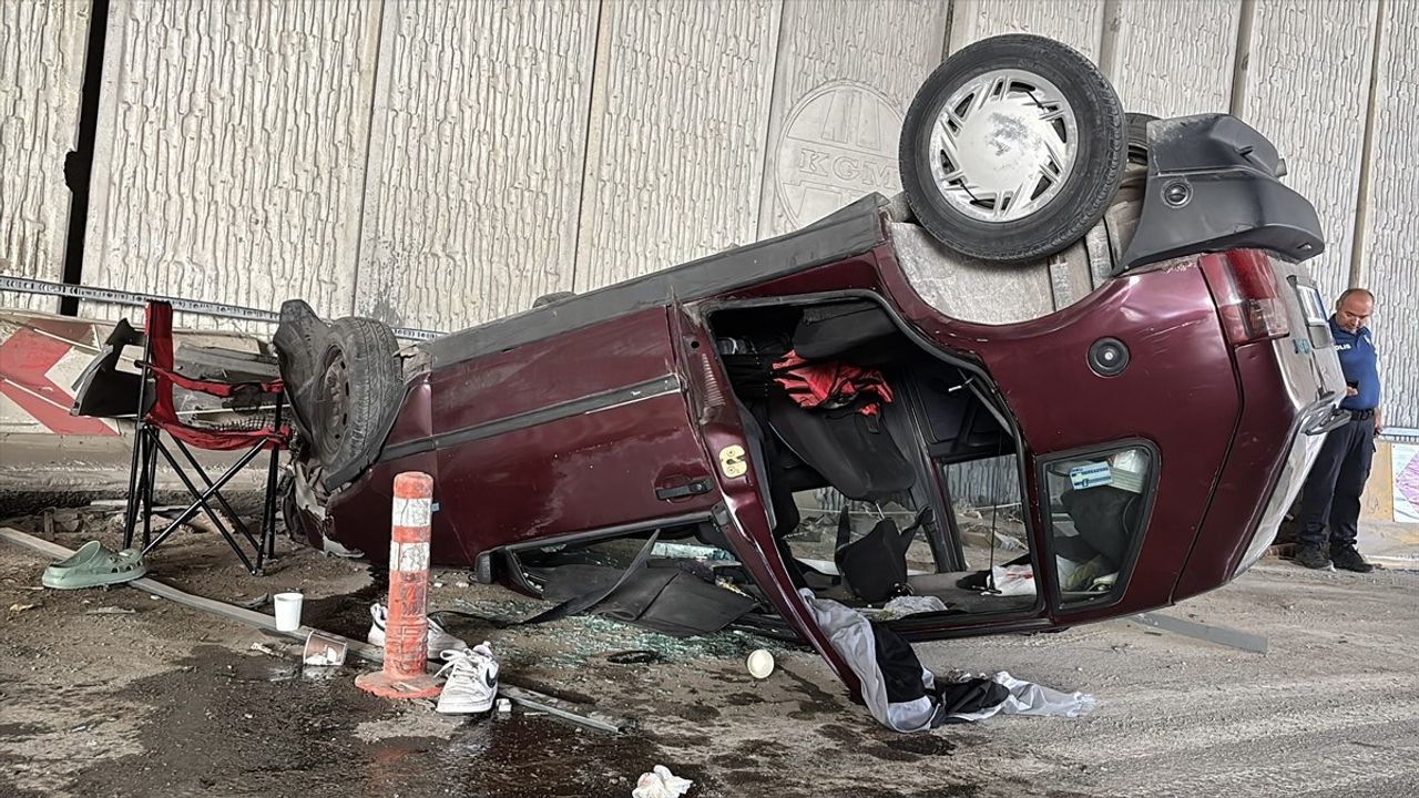 Samsun'da Otomobil Devrildi: 5 Yaralı