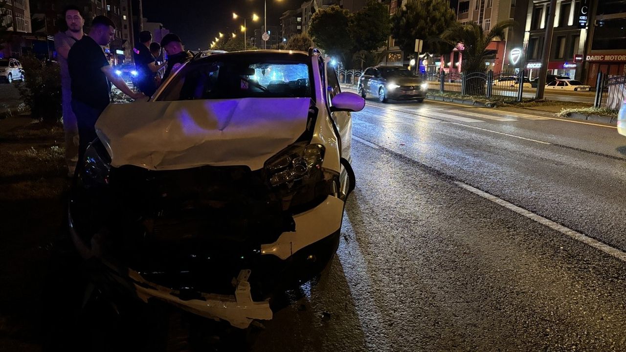 Samsun'da Otomobil Kazası: 5 Yaralı