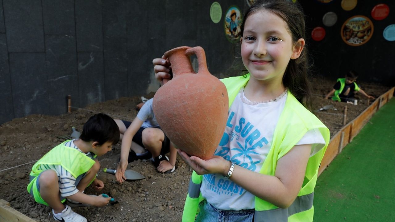 Samsun Kültür Yolu Festivali'nde Miniklerden Temsili Arkeolojik Kazı
