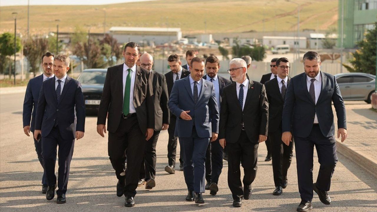 Sanayi ve Teknoloji Bakanı Kacır ROKETSAN'ı Ziyaret Etti