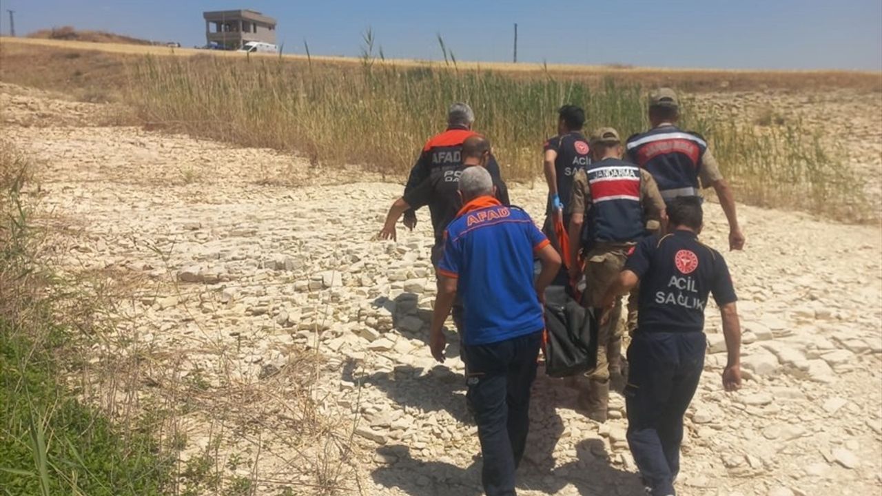 Şanlıurfa'da Amca, Yeğenini Kurtarmak İçin Girdiği Suda Boğuldu