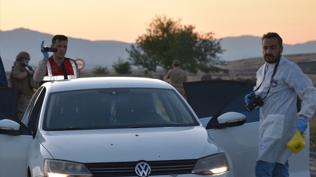 Şanlıurfa'da Otomobile Silahlı Saldırı