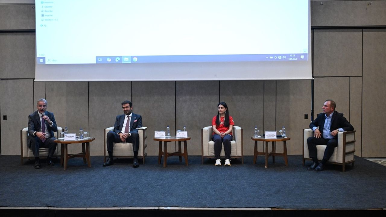 Sessiz Devrim Paralimpik Yolculuk Konferansı Adana'da Gerçekleştirildi