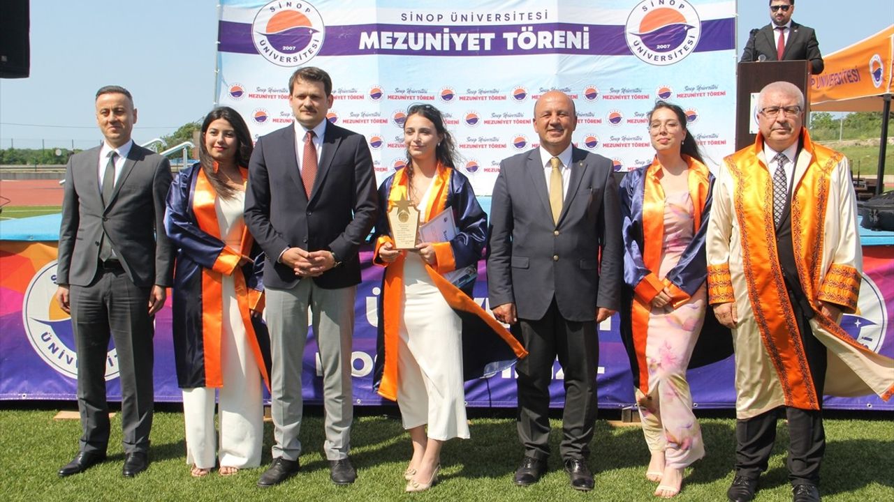 Sinop Üniversitesi Mezuniyet Töreninde Barış Mesajları