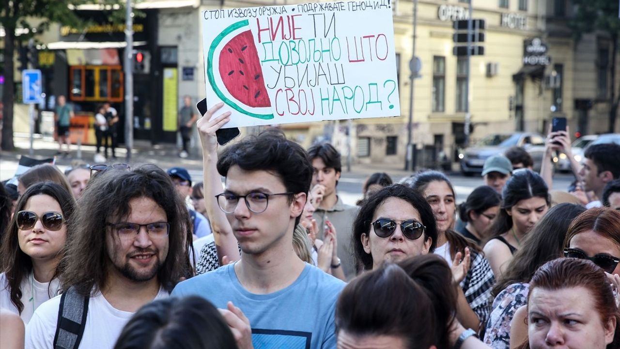 Sırbistan'da İsrail'e Silah Yardımına Protesto