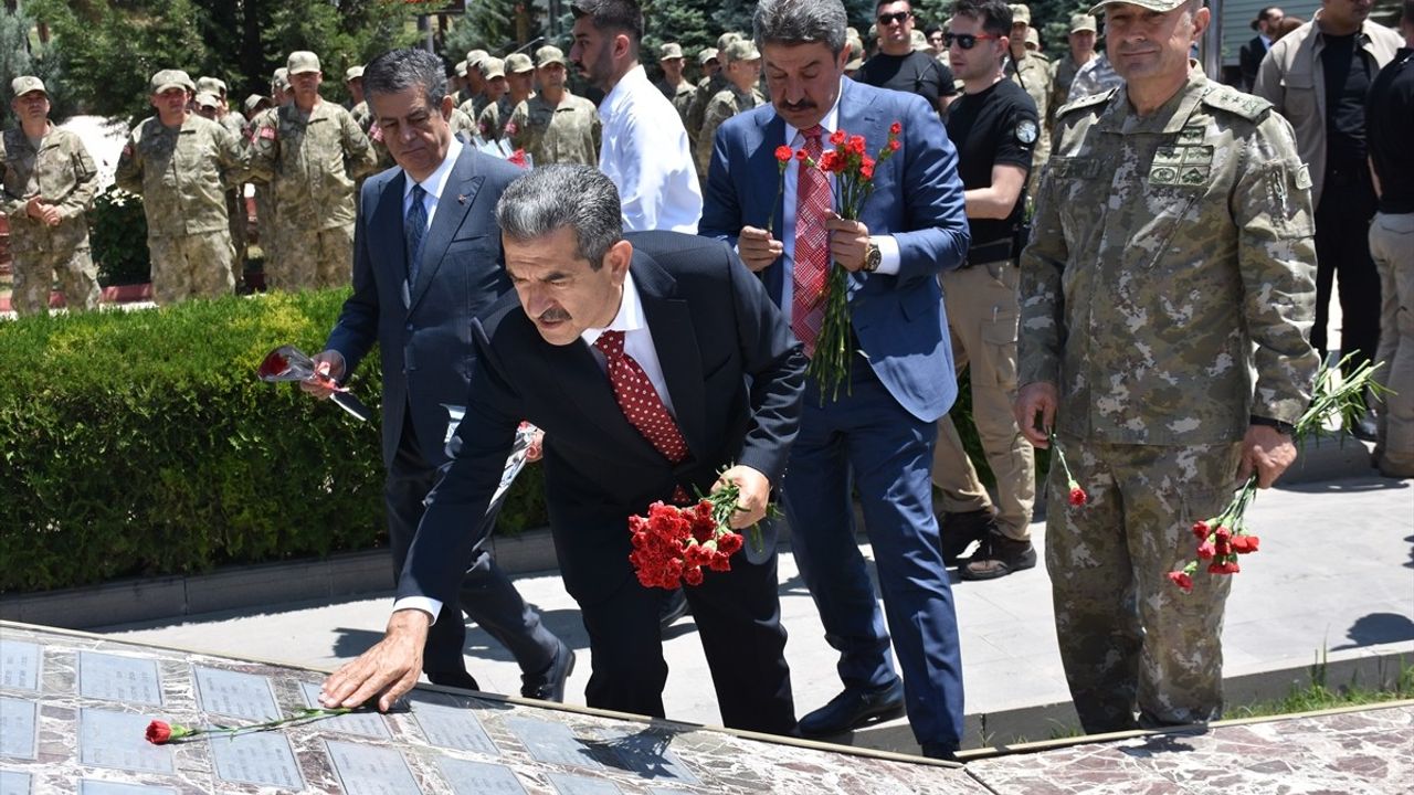 Şırnak Vali Birol Ekici, Kurban Bayramı'nda Güvenlik Güçlerini Ziyaret Etti