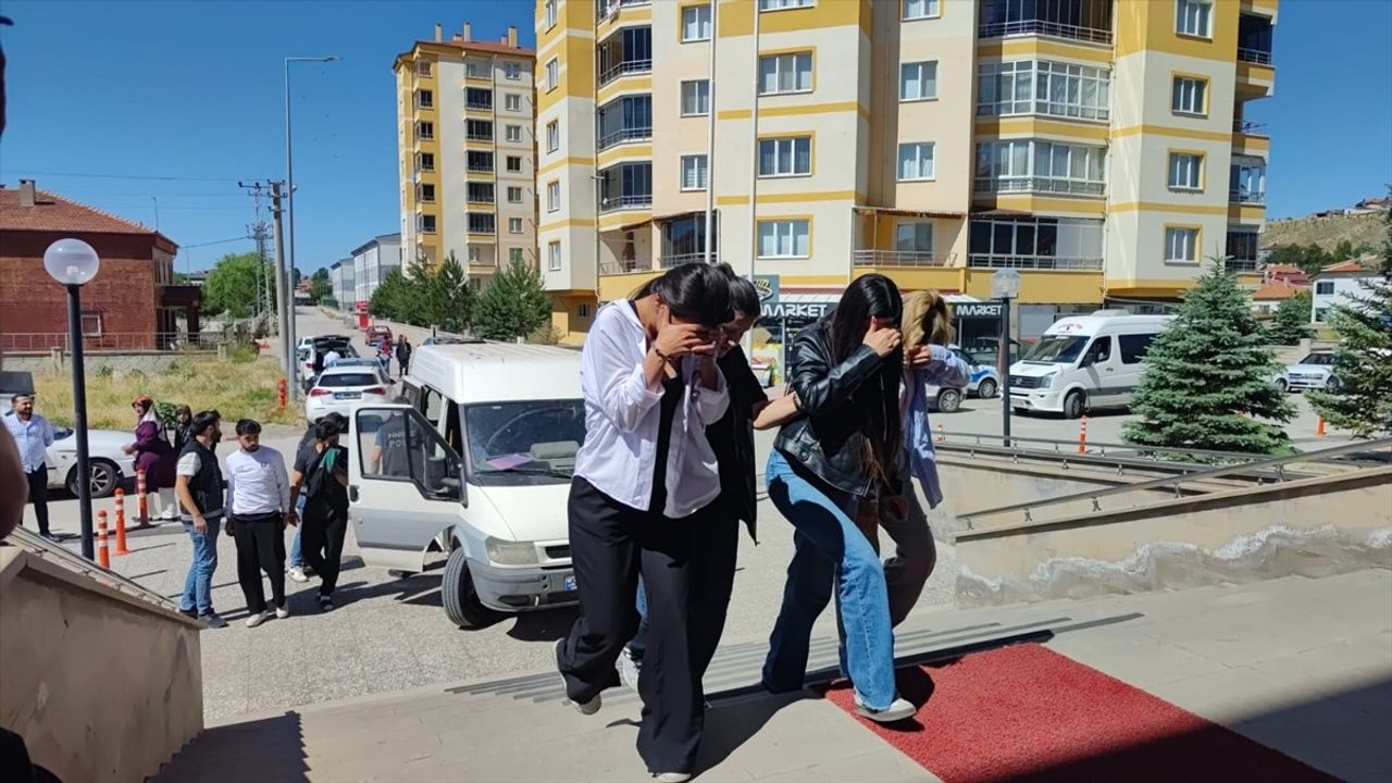 Sivas'ta Uyuşturucu Operasyonu: 8 Gözaltı