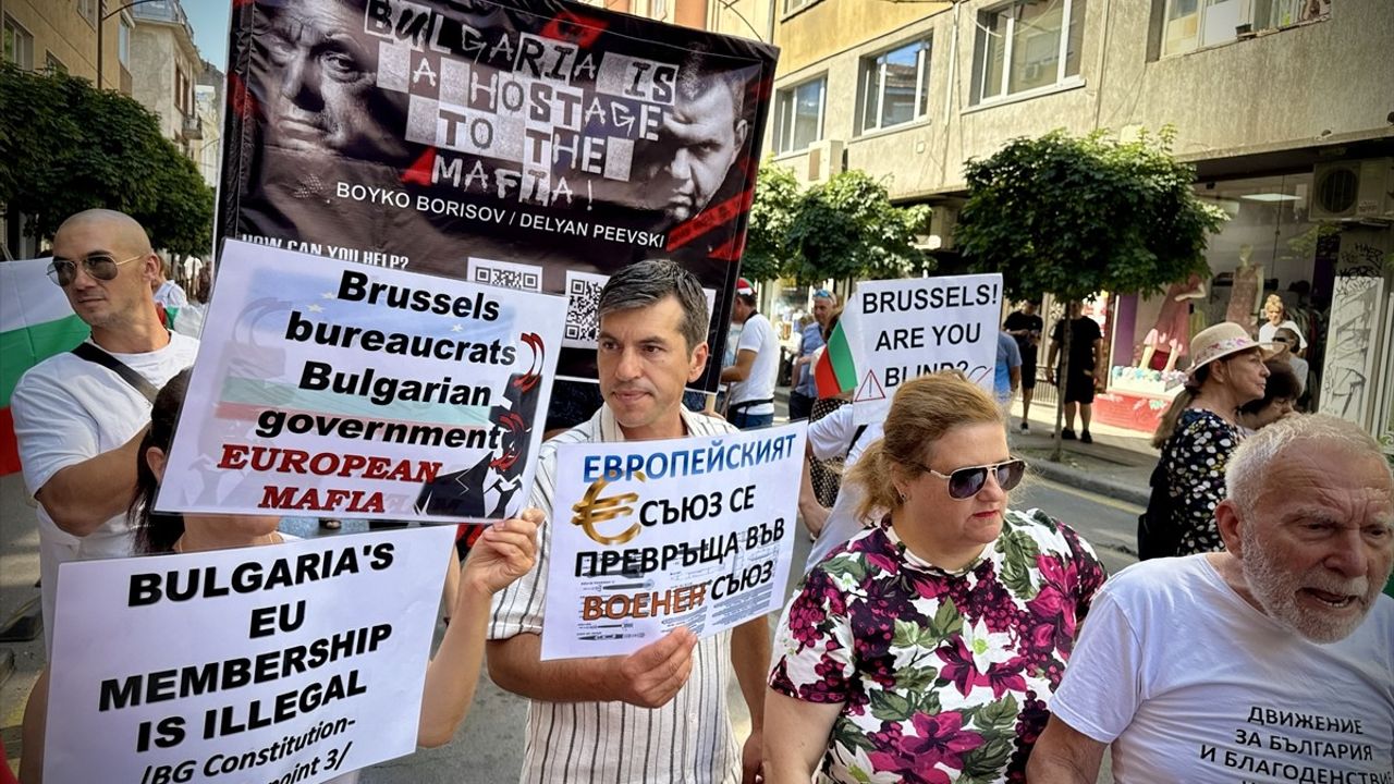 Sofya'da Avroya Geçişe Karşı Protesto