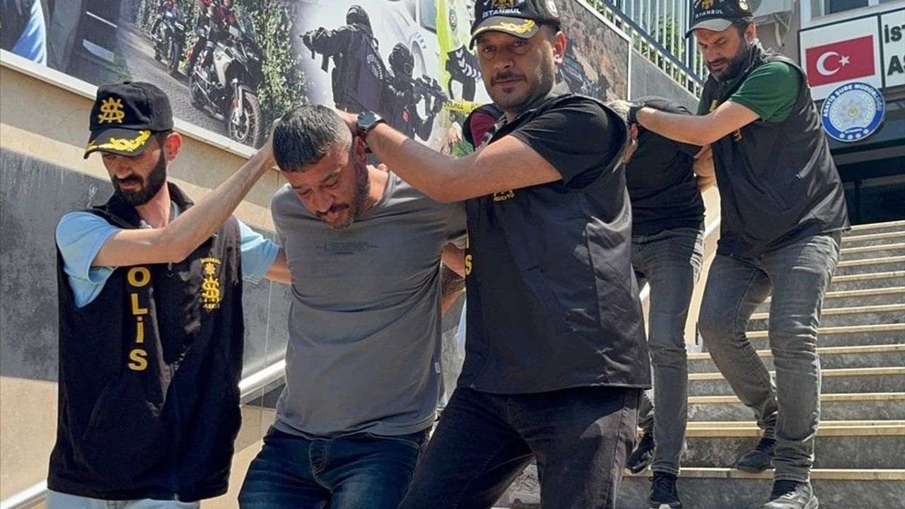 Sultangazi'de Kıraathanede Silahlı Cinayet: İki Zanlı Adliyeye Sevk Edildi