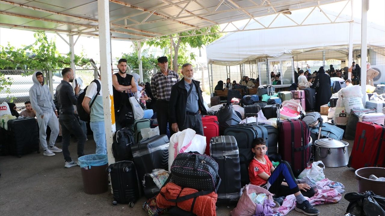 Suriyelilerin Türkiye'den Ülkelerine Dönüşü Hız Kazanıyor