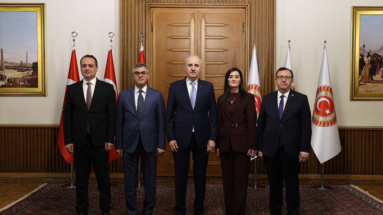 TBMM Başkanı Numan Kurtulmuş, Meclis Çalışanlarıyla Bayramlaştı