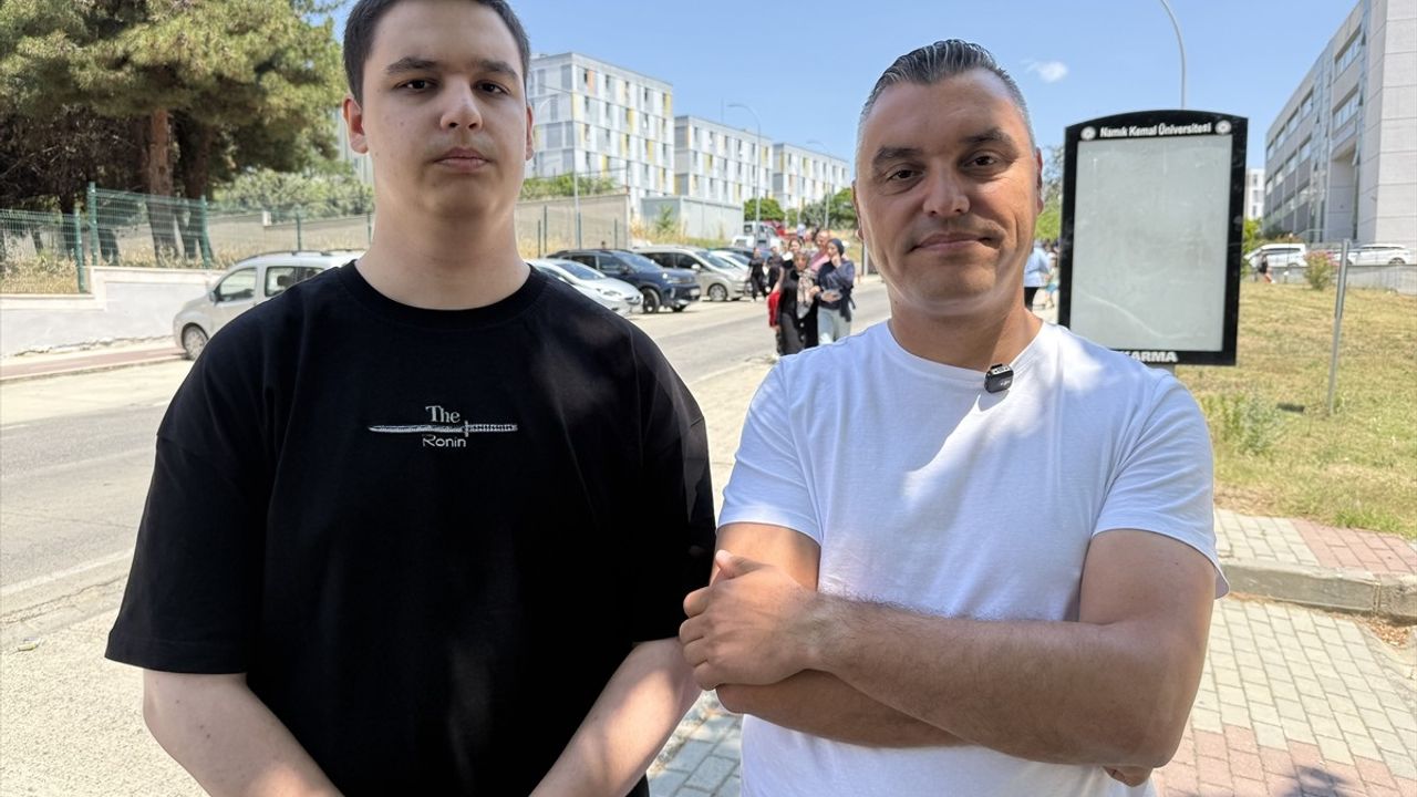 Tekirdağ'da Baba ve Oğul YKS Heyecanını Birlikte Yaşadı