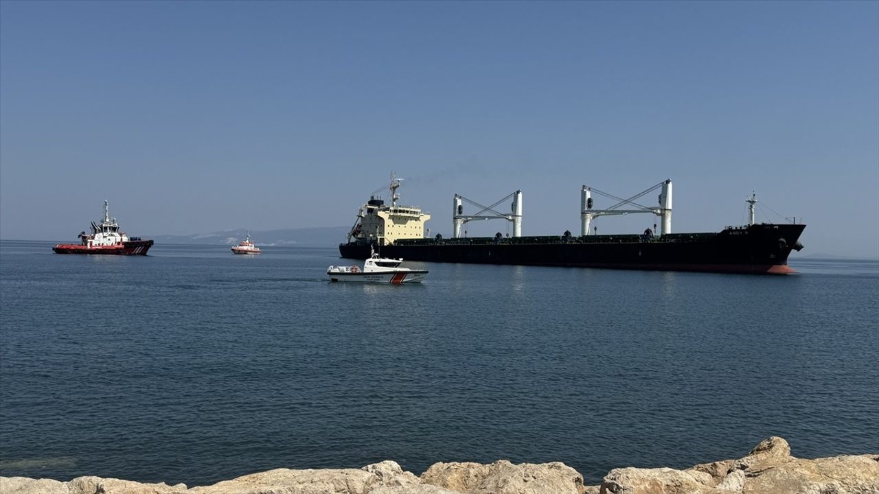 Tekirdağ'da Karaya Oturan Geminin Kurtarma Çalışmaları Devam Edecek