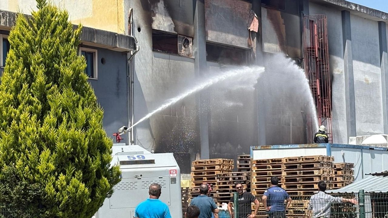 Tekirdağ'da Kimyasal Fabrikada Yangın Kontrol Altına Alındı
